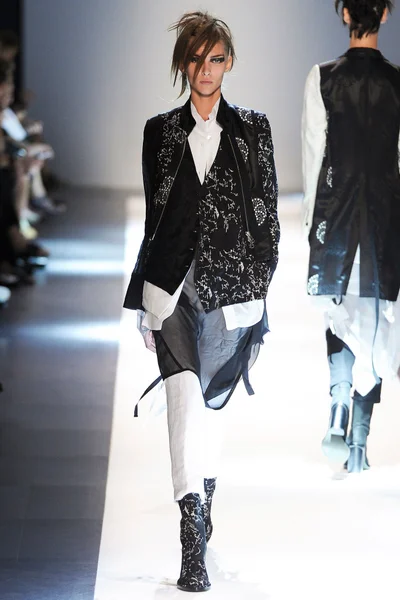 Look 14